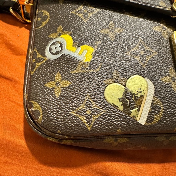 Louis Vuitton Pouchette Metis Love Lock Limited Edition Crossbody Bag - Picture 10 of 16